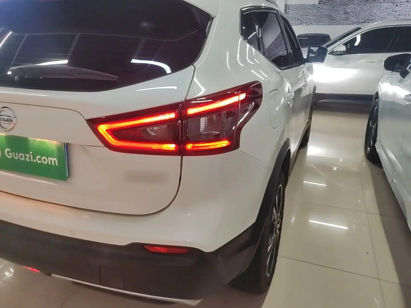 Nissan Qashqai 2022 2.0L CVT XV Premier Luxury Edition — миниатюра 9
