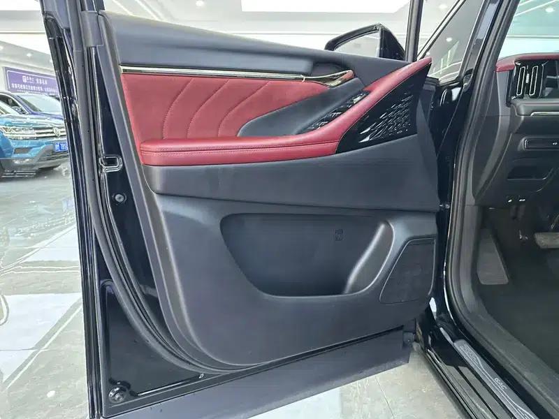 Trumpchi M8 2024 Master Series 2.0TGDI Supreme Edition — миниатюра 6