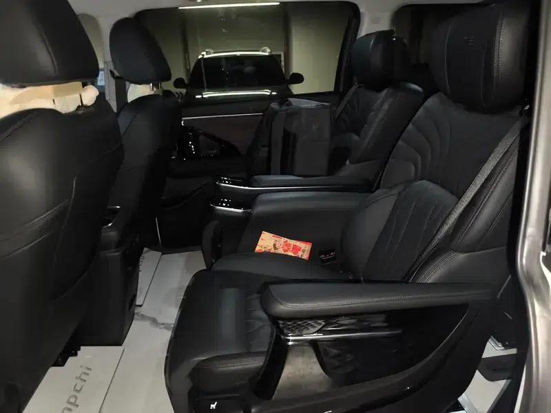Trumpchi M8 2024 Master Series 2.0TGDI Premium Edition — миниатюра 9