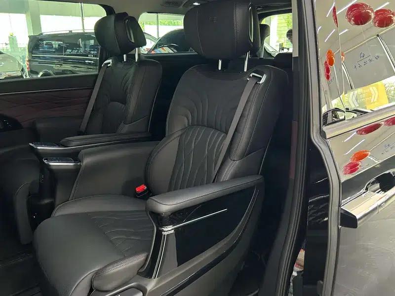 Trumpchi M8 2024 Master Series 2.0TGDI Premium Edition — миниатюра 9