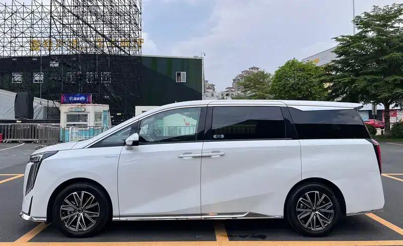 Trumpchi M8 2024 Master Series 2.0TGDI Supreme Edition — миниатюра 3