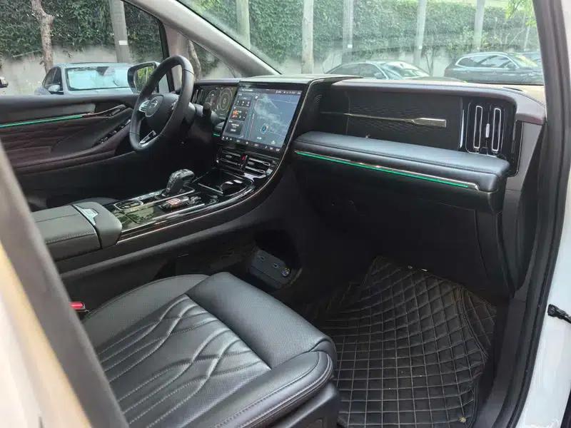 Trumpchi M8 2024 Master Series 2.0TGDI Supreme Edition — миниатюра 14