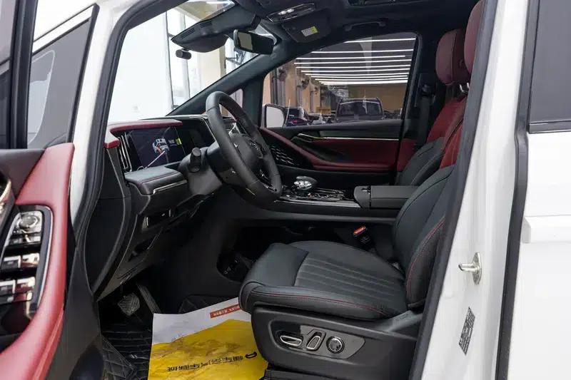 Trumpchi M8 2024 Master Series 2.0TGDI Pioneer Edition — миниатюра 17
