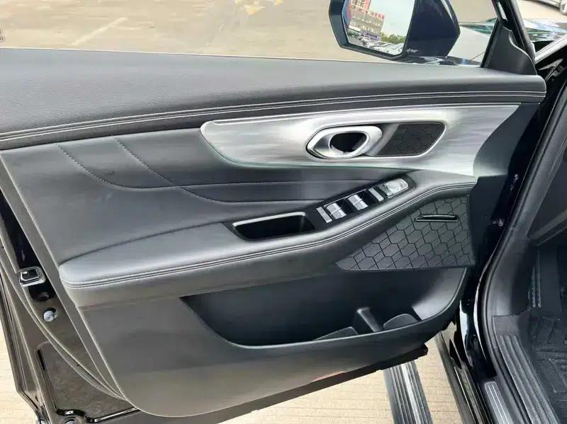 Trumpchi GS8 2025 Navigator Series 2.0TGDI 2WD 5-Seater Luxury Edition — миниатюра 8