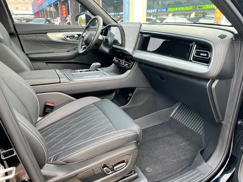 Trumpchi GS8 2025 Navigator Series 2.0TGDI 2WD 5-Seater Luxury Edition — миниатюра 10