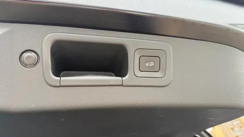 Trumpchi GS8 2024 Navigator Series 2.0TGDI Two-Wheel Drive Luxury Intelligent Edition — миниатюра 9