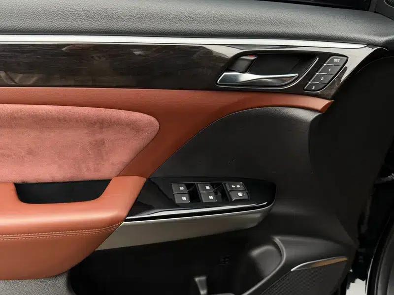 Trumpchi GS8 2017 320T 2WD Luxury Intelligent Connected Edition 7-Seater — миниатюра 23