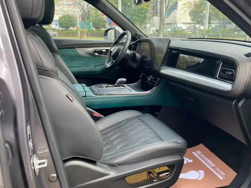 Trumpchi GS8 2022 Dual Engine Series 2.0TM Hybrid 2WD Premium Edition 6-Seater — миниатюра 13