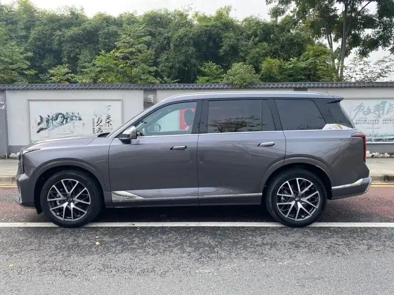 Trumpchi GS8 2022 Dual Engine Series 2.0TM Hybrid 2WD Premium Edition 6-Seater — миниатюра 3