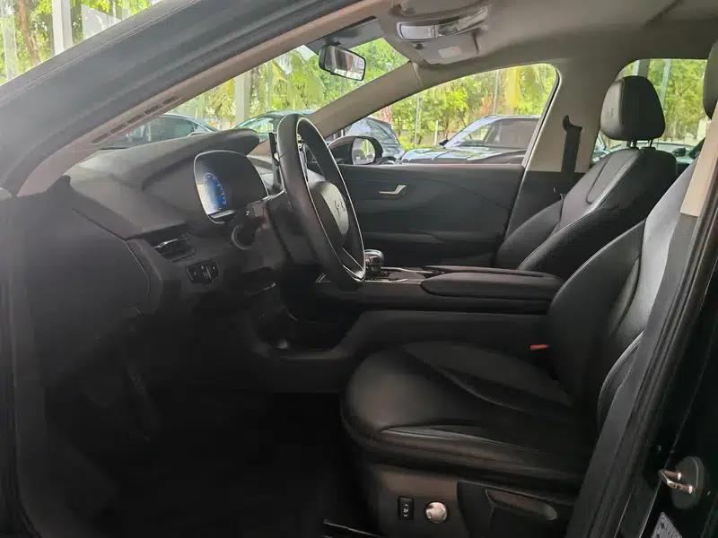Hongqi E-QM5 2023 Basic Travel Edition — миниатюра 8