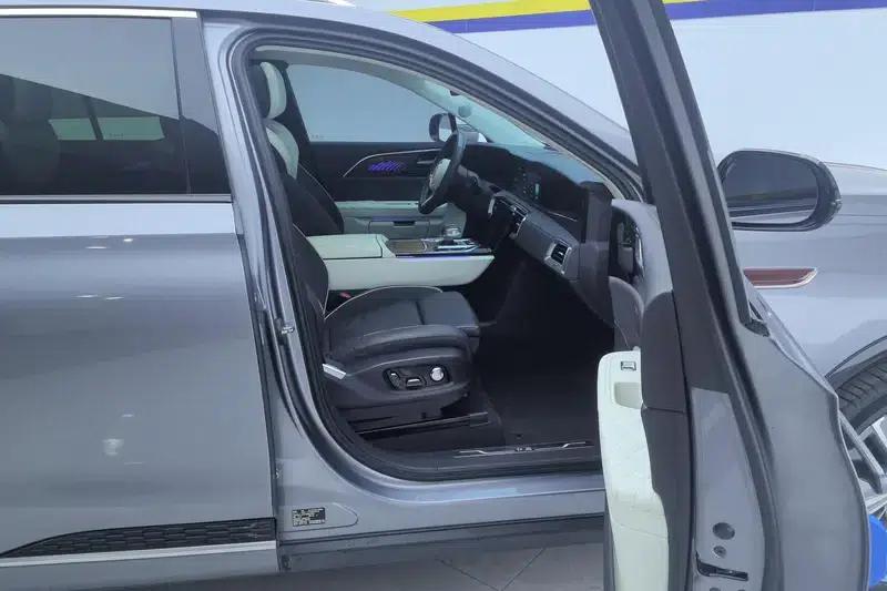 Hongqi E-HS9 2020 Model 460km Flagship Edition (Six Seats) — миниатюра 17