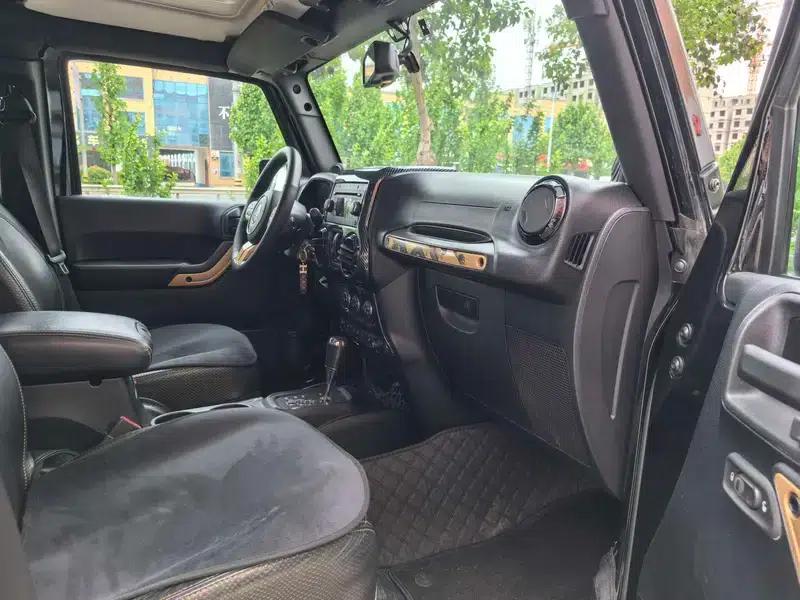 2014 Jeep Wrangler 3.6L Dragon Edition — миниатюра 8