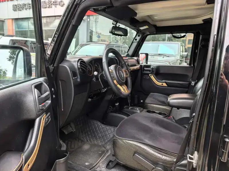 2014 Jeep Wrangler 3.6L Dragon Edition — миниатюра 9