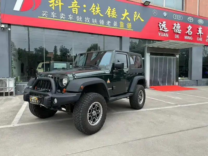 2010 Jeep Wrangler 3.8L Rubicon Two-Door — миниатюра 1