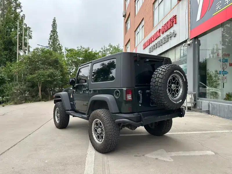 2010 Jeep Wrangler 3.8L Rubicon Two-Door — миниатюра 4