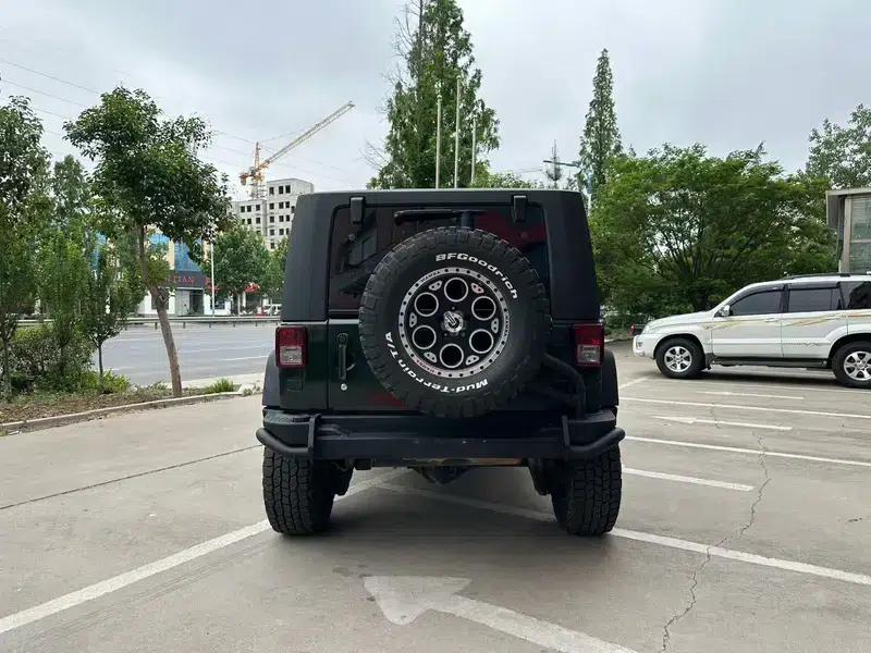 2010 Jeep Wrangler 3.8L Rubicon Two-Door — миниатюра 5