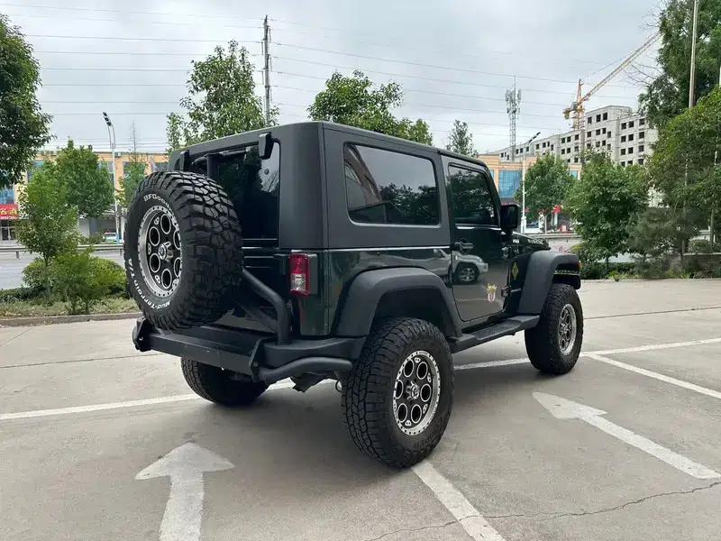 2010 Jeep Wrangler 3.8L Rubicon Two-Door — миниатюра 6