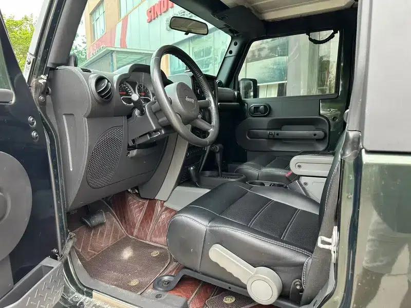 2010 Jeep Wrangler 3.8L Rubicon Two-Door — миниатюра 8
