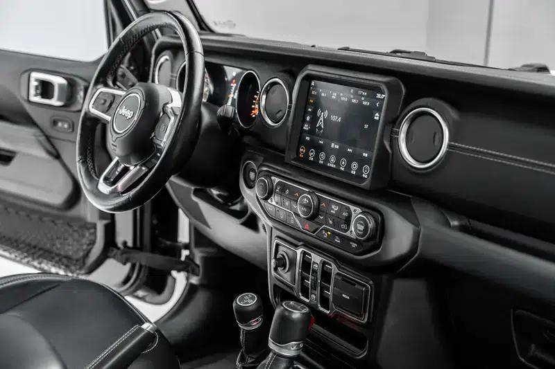 Gladiator 2022 3.6L First Edition — миниатюра 32