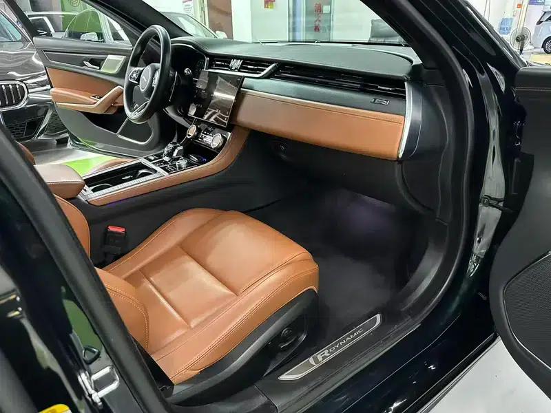 Jaguar XFL 2021 2.0T P250 AWD Obsidian Black Sport Edition — миниатюра 11
