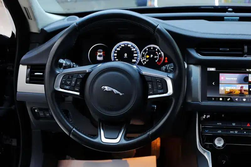 2018 Jaguar XFL 2.0T 250PS Luxury Edition — миниатюра 24