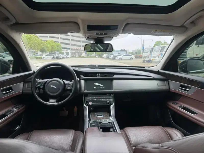2017 Jaguar XFL 2.0T 240PS Premium Edition — миниатюра 12