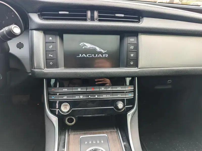 2017 Jaguar XFL 2.0T 200PS Elegance Edition — миниатюра 14