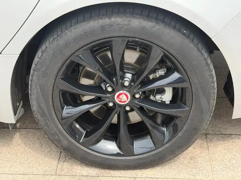 Jaguar XFL 2023 2.0T P250 2WD Elite Sport Gold Edition — миниатюра 9