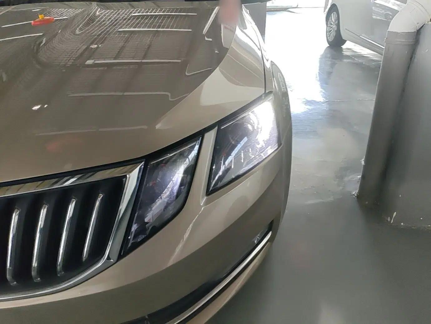Skoda Octavia 2019 1.5L Automatic Smart Drive Luxury Edition China VI Standard — миниатюра 8