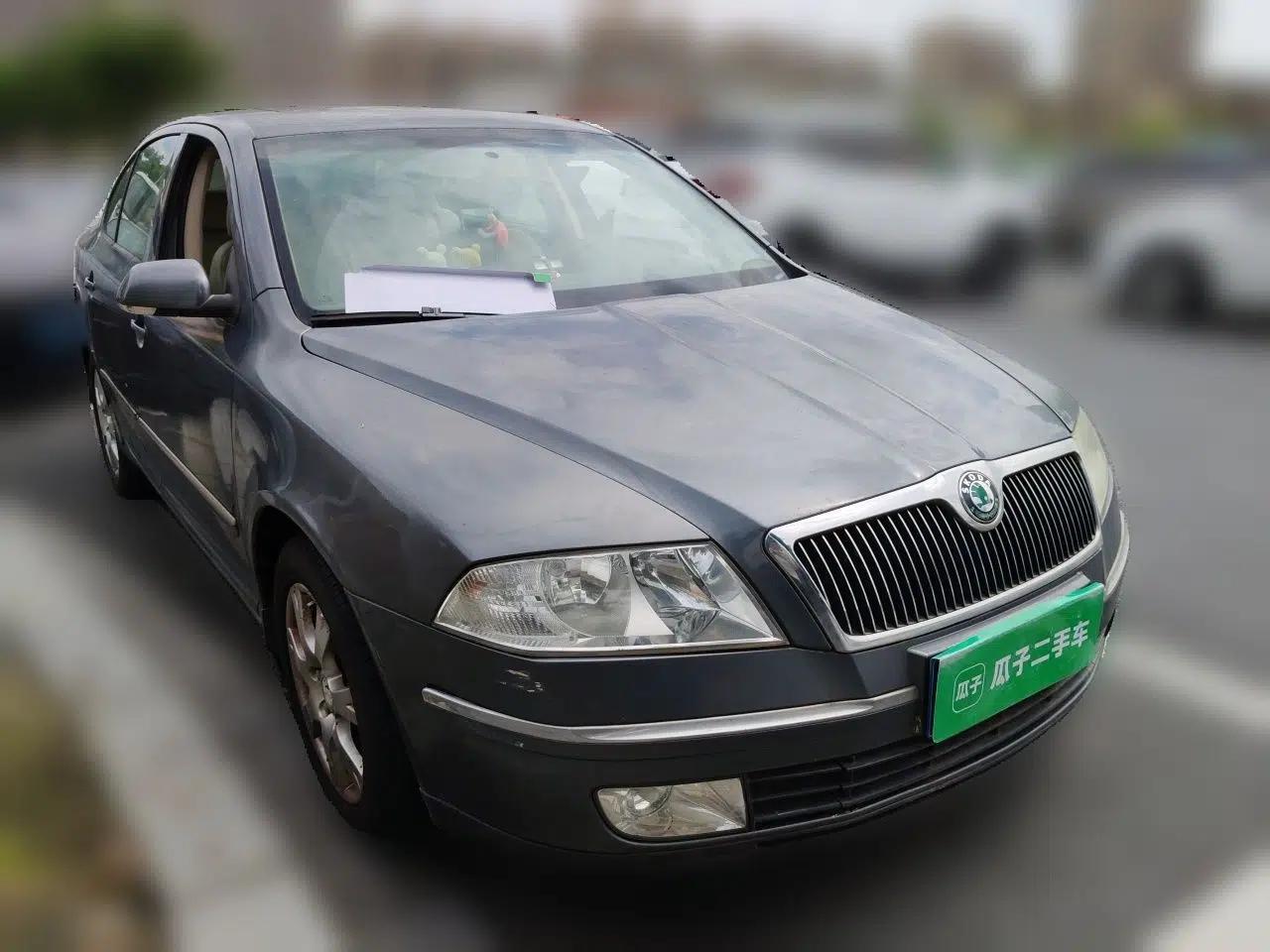 Skoda Octavia 2009 1.6L Automatic Elegance Edition — миниатюра 3