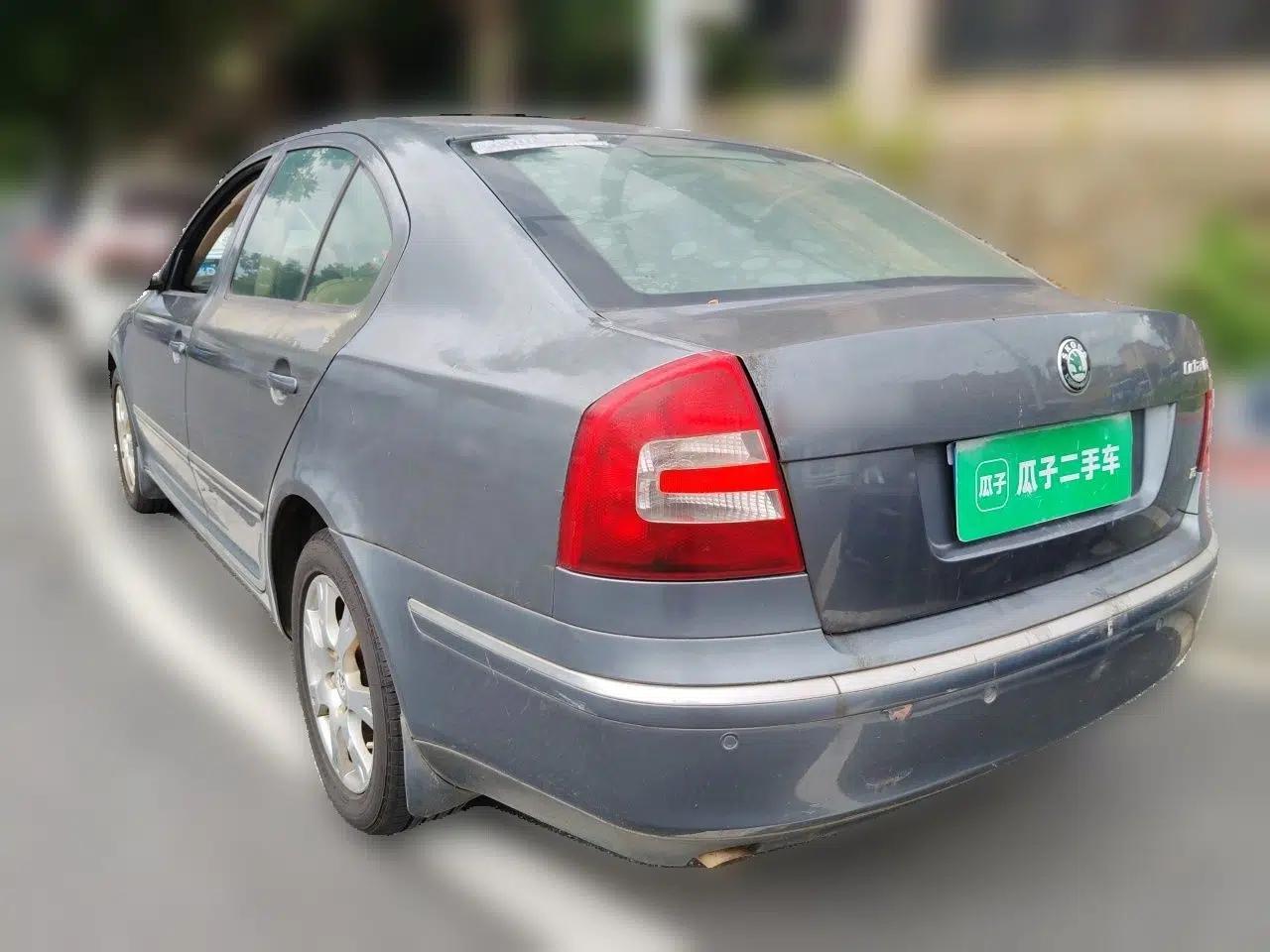 Skoda Octavia 2009 1.6L Automatic Elegance Edition — миниатюра 4