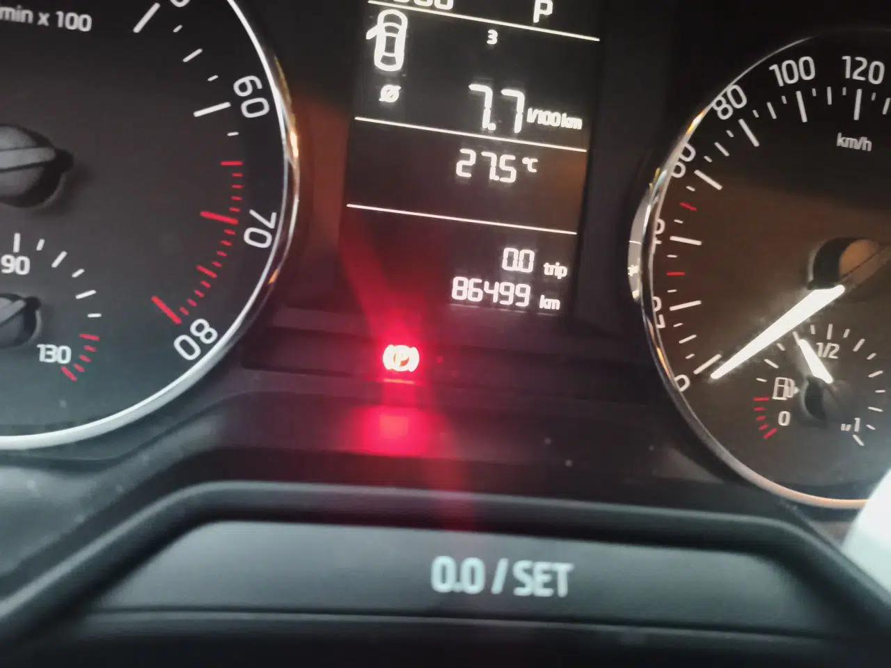 Skoda Octavia 2017 Classic Model 1.6L Automatic Standard Edition — миниатюра 11