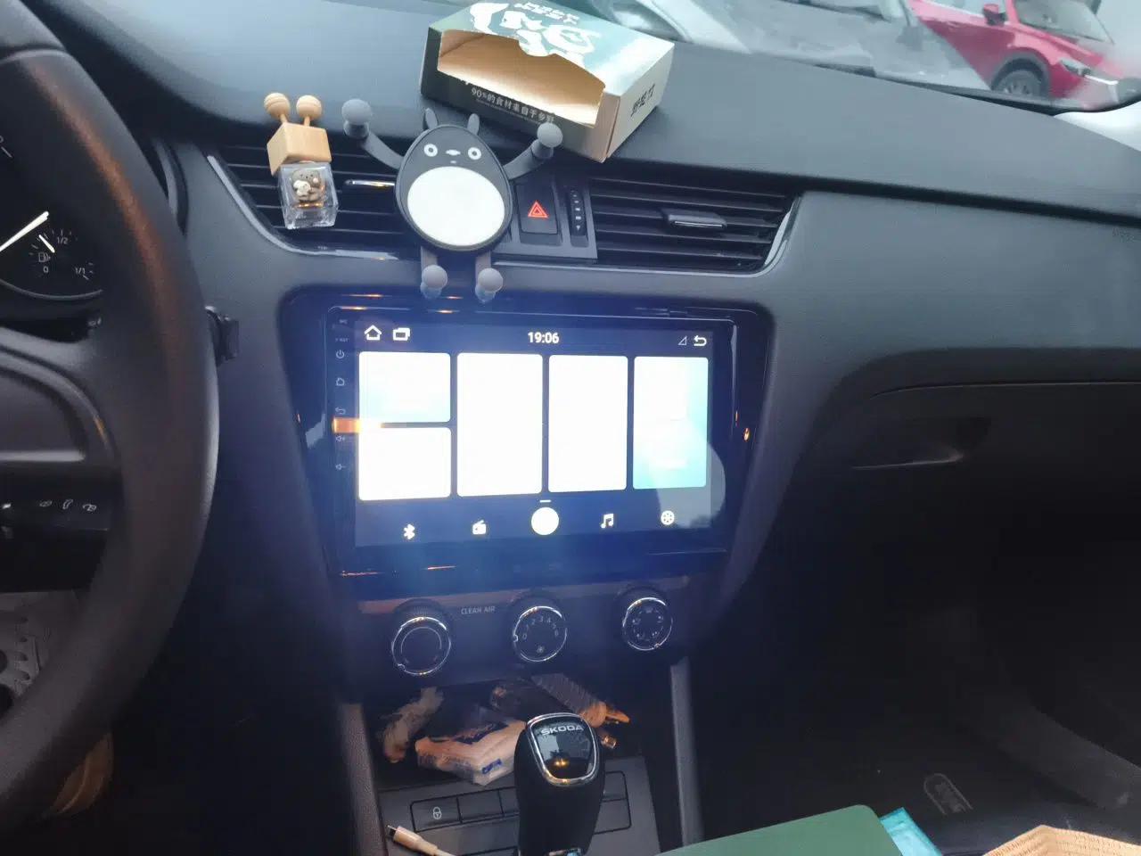 Skoda Octavia 2017 Classic Model 1.6L Automatic Standard Edition — миниатюра 12