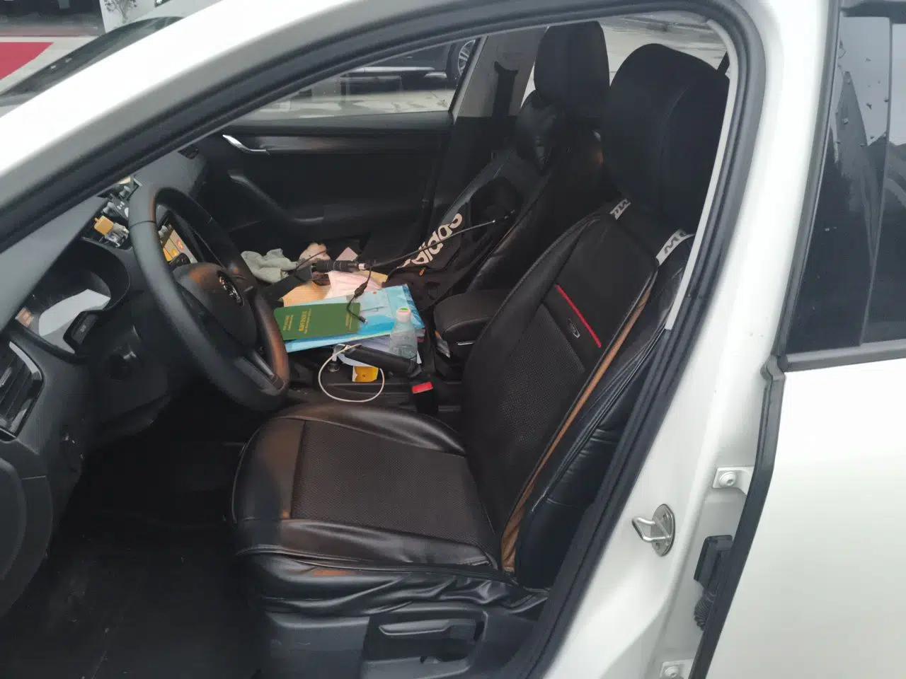 Skoda Octavia 2017 Classic Model 1.6L Automatic Standard Edition — миниатюра 14