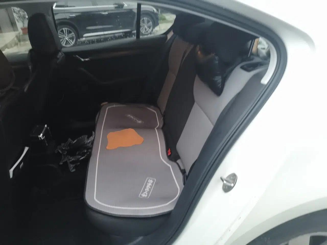 Skoda Octavia 2017 Classic Model 1.6L Automatic Standard Edition — миниатюра 20