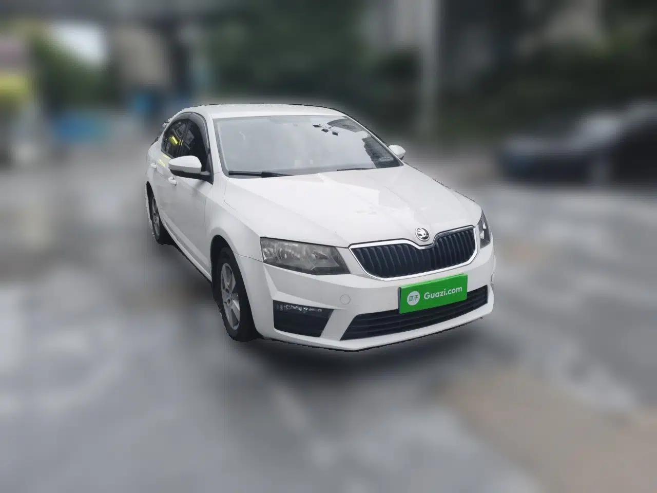 Skoda Octavia 2017 Classic Model 1.6L Automatic Standard Edition — миниатюра 3
