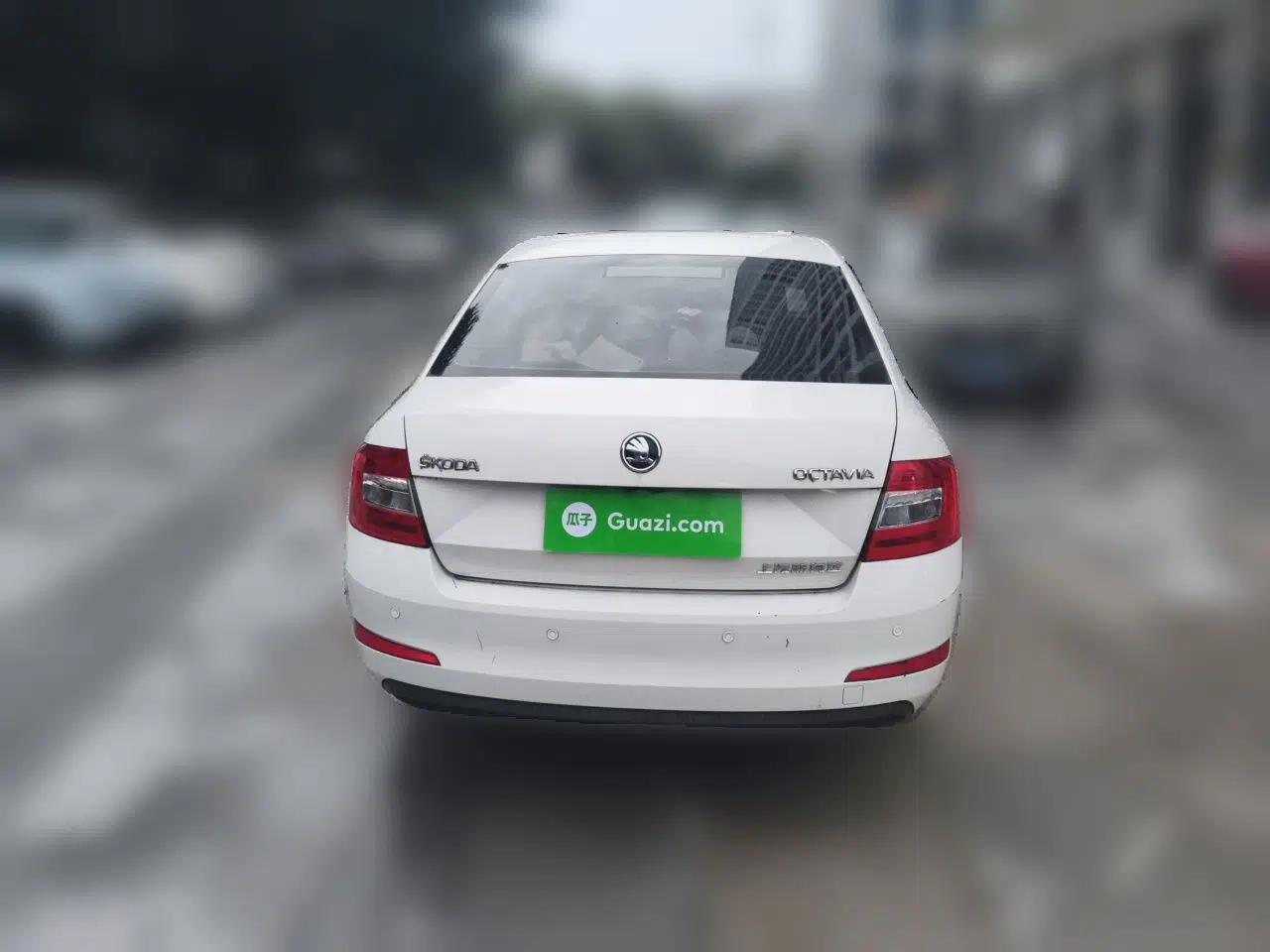 Skoda Octavia 2017 Classic Model 1.6L Automatic Standard Edition — миниатюра 5