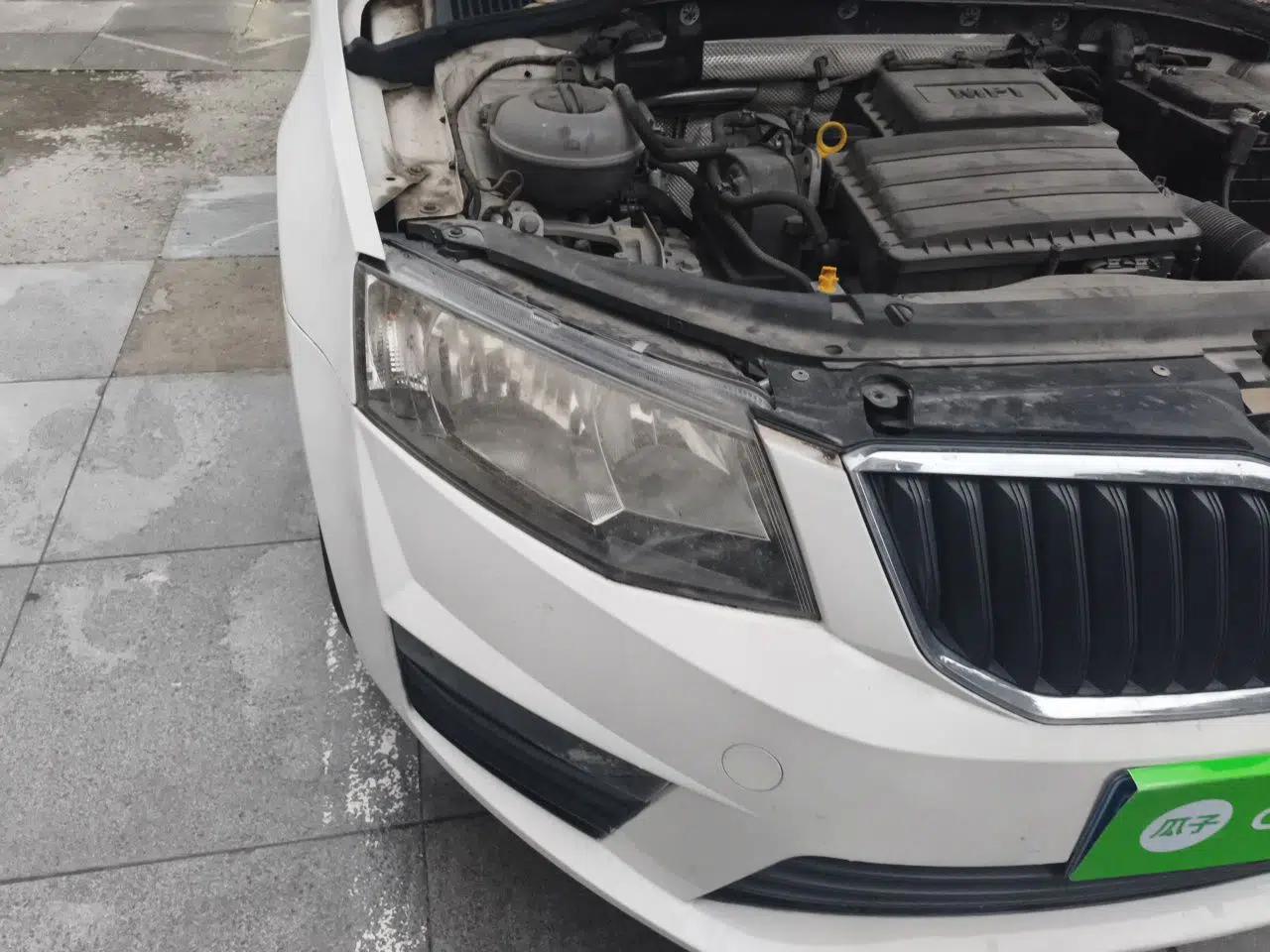 Skoda Octavia 2017 Classic Model 1.6L Automatic Standard Edition — миниатюра 7