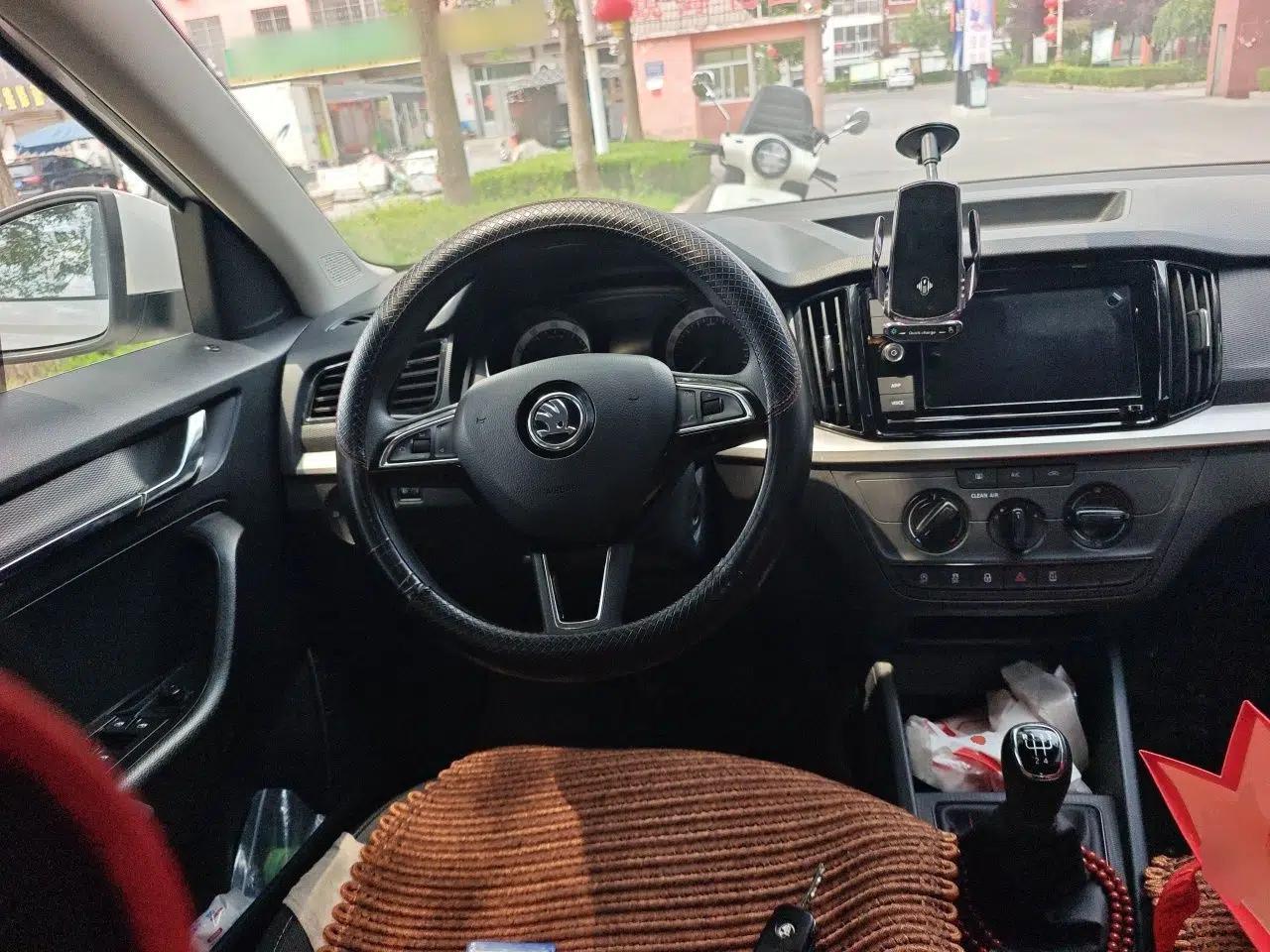 Skoda Kamiq 2018 1.5L Manual Standard Edition China VI — миниатюра 10