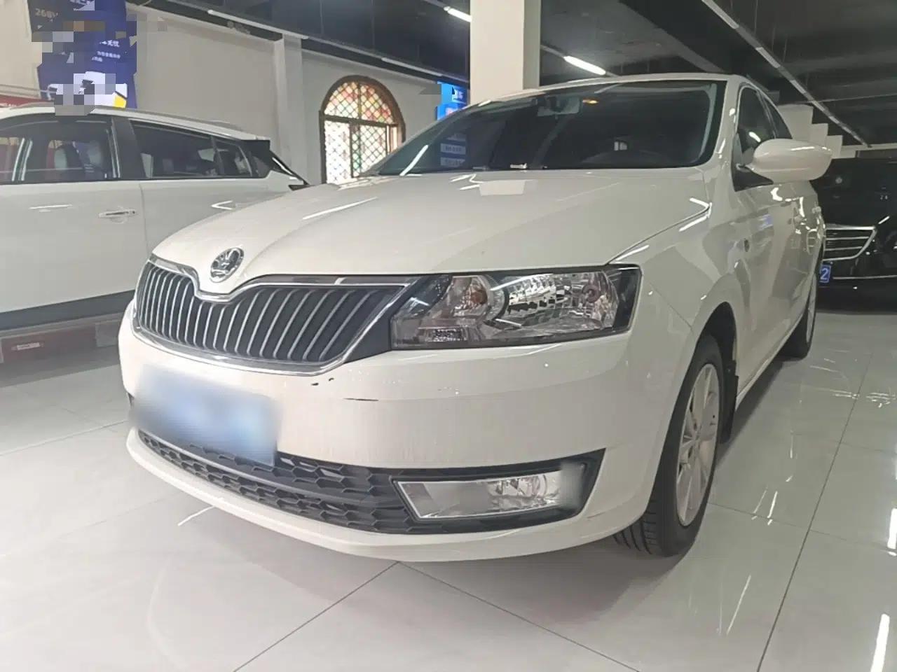 Skoda Rapid 2015 1.6L Manual Smart Selection Model — миниатюра 1