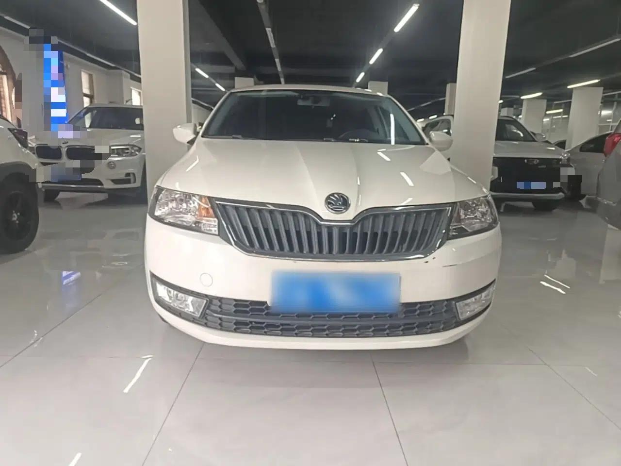 Skoda Rapid 2015 1.6L Manual Smart Selection Model — миниатюра 2