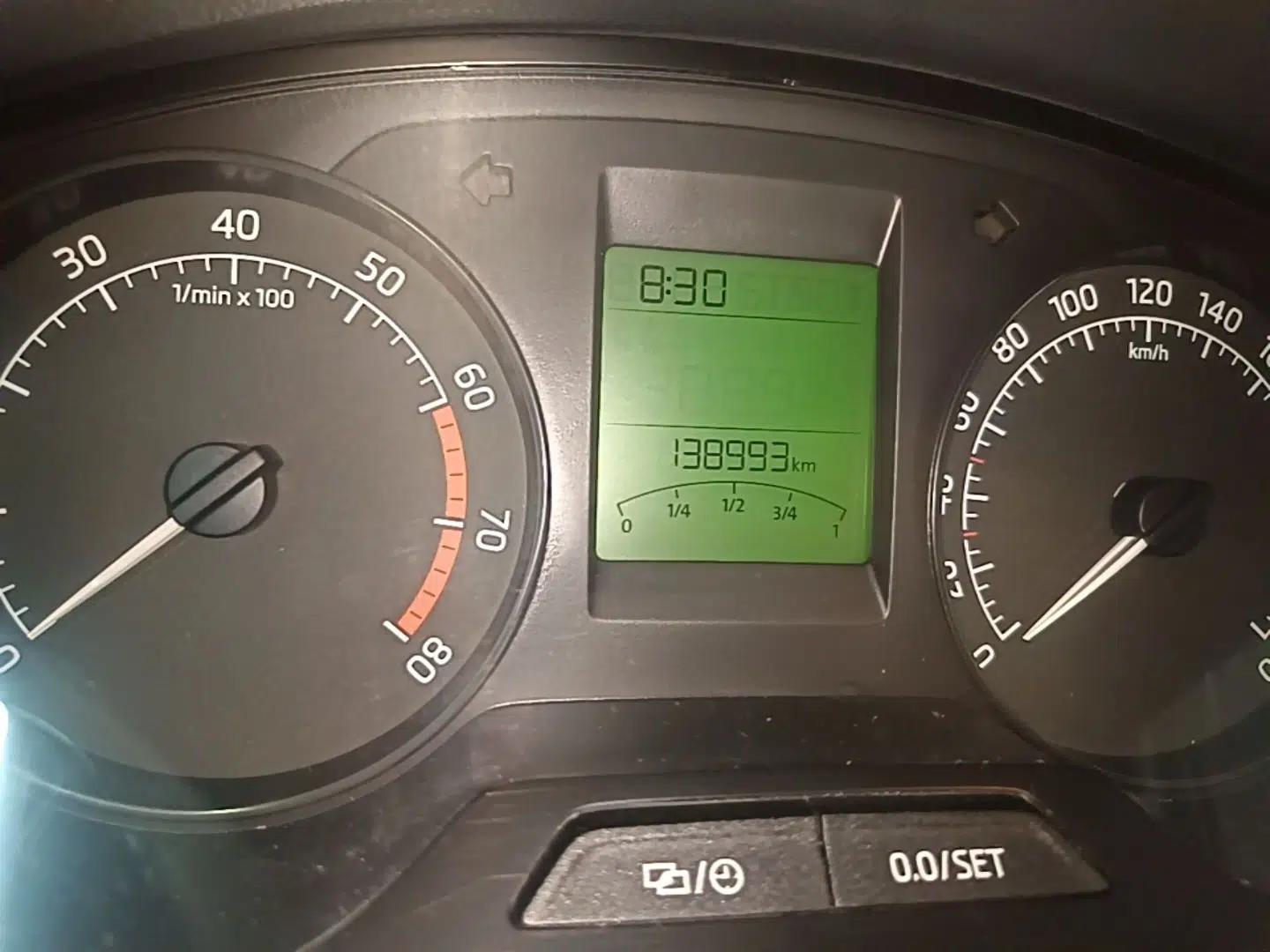Skoda Rapid 2015 1.6L Manual Smart Selection Model — миниатюра 14