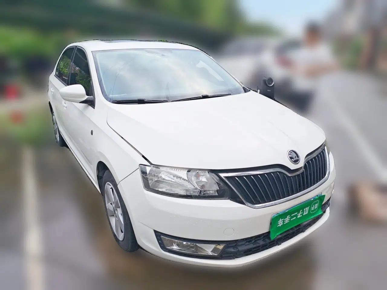 Skoda Rapid 2015 1.6L Automatic Smart Selection Model — миниатюра 3