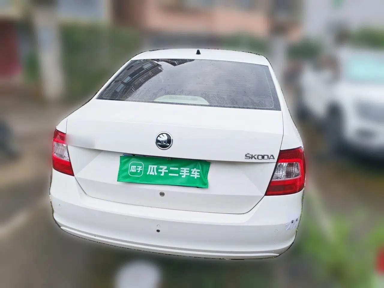 Skoda Rapid 2015 1.6L Automatic Smart Selection Model — миниатюра 5