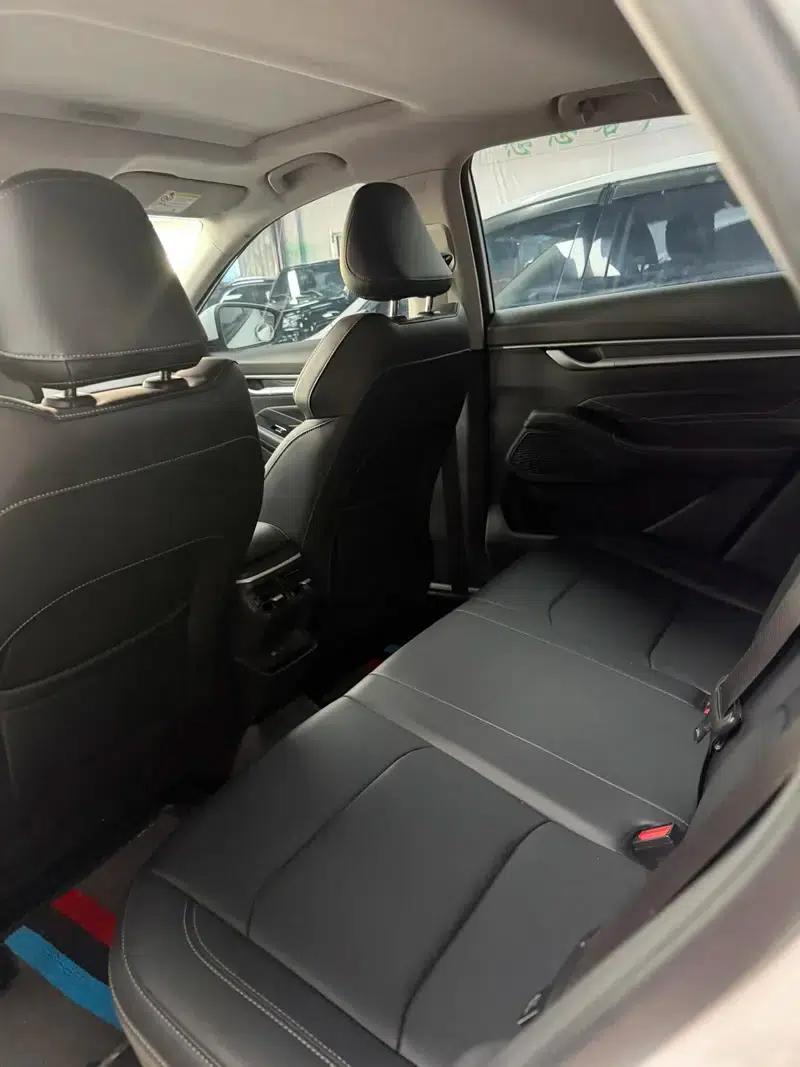 Geely Emgrand 2025 4th Generation 1.5L CVT Dragon Edition — миниатюра 9