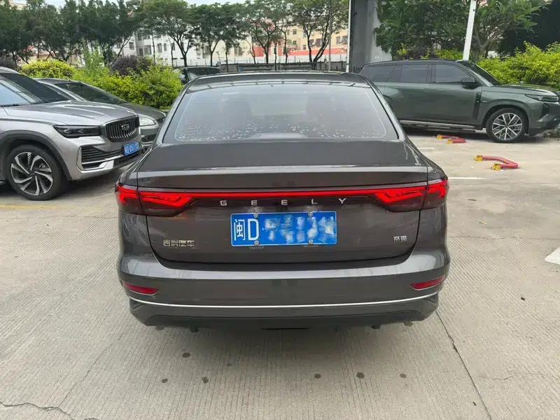 Geely Emgrand 2022 4th Generation 1.5L CVT Flagship Edition — миниатюра 5