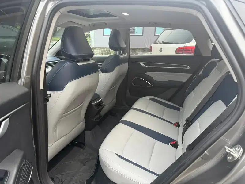 Geely Emgrand 2022 4th Generation 1.5L CVT Flagship Edition — миниатюра 10