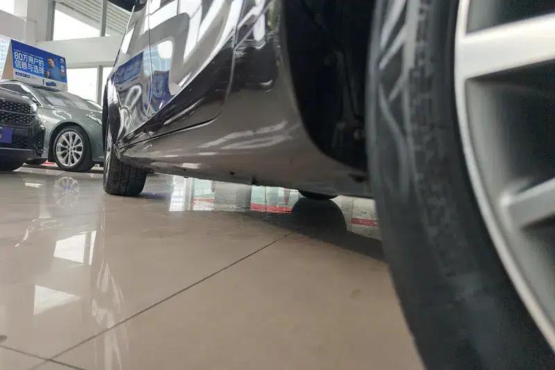 Geely Emgrand 2018 1.5L CVT Upward Connected Edition — миниатюра 7