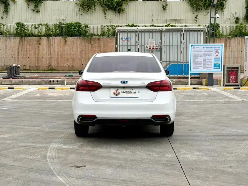 Geely Emgrand 2018 1.5L Manual Deluxe Edition — миниатюра 3