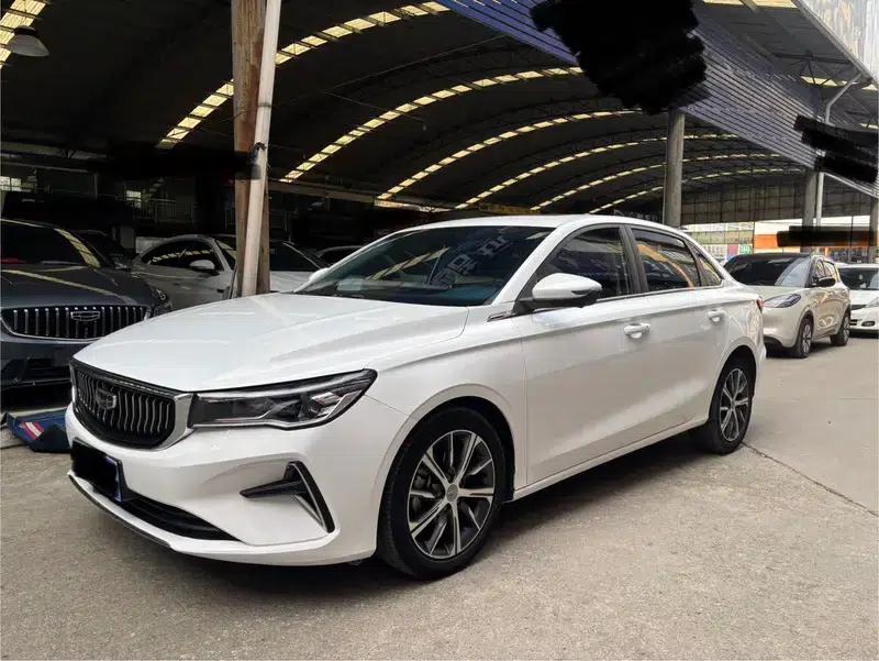 Geely Emgrand 2022 4th Generation 1.5L CVT Flagship Edition — миниатюра 1